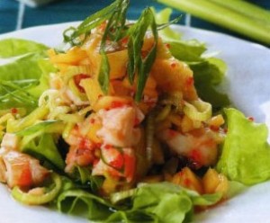 Салат из креветок с яблоками